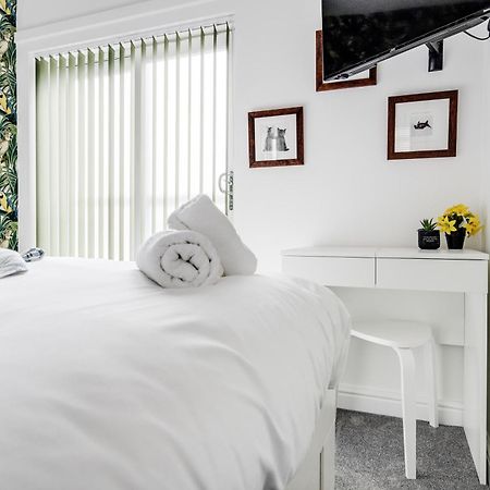 Buxton Apartment - 1 Bed, Free Parking, Wi-Fi Hazel Grove Exterior foto
